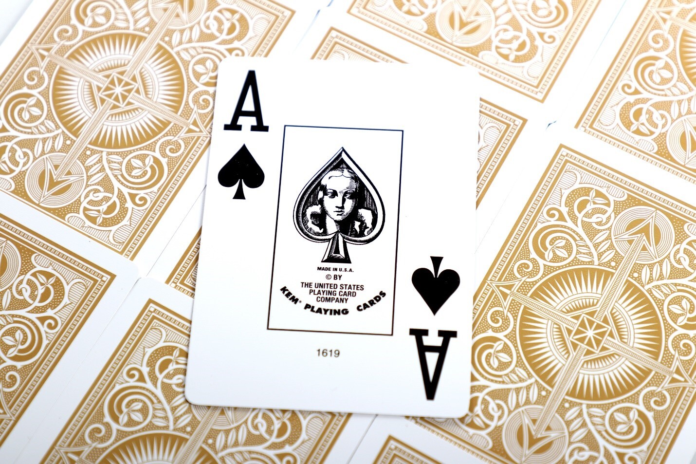 KEM ARROW BLACK/GOLD WIDE JUMBO PLASTIC PLAYING CARDS MRCpoker